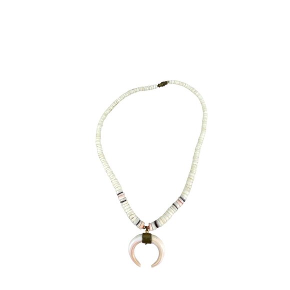 Vintage 1970s Boho Crescent Shell Necklace With Barrel Clasp 15 Inch - Picture 6 of 7